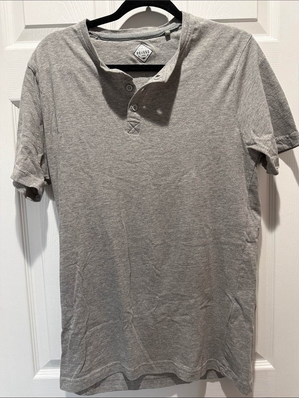 Reef Short-Sleeve Henley Polo in Heather Gray